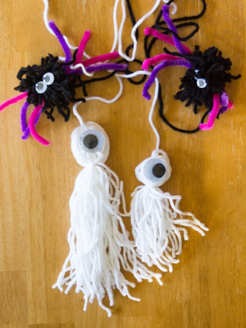 Pom Pom Halloween Craft Ghosts