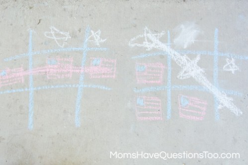 Chalk Tick Tac Toe 4th of July Games - www.momshavequestionstoo.com