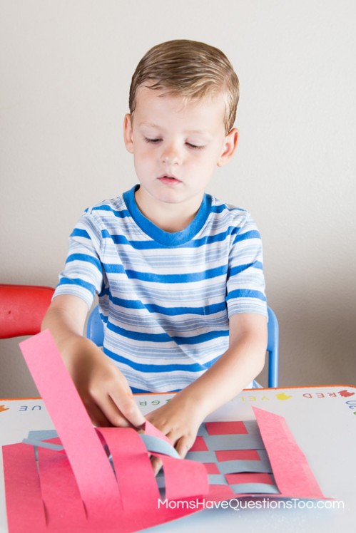 Paper Weaving - 5 Crafts for the 4th of July www.momshavequestionstoo.com