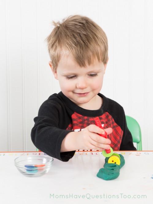 These aligator kid tweezers make fine motor activities even more fun! - Moms Have Questions Too