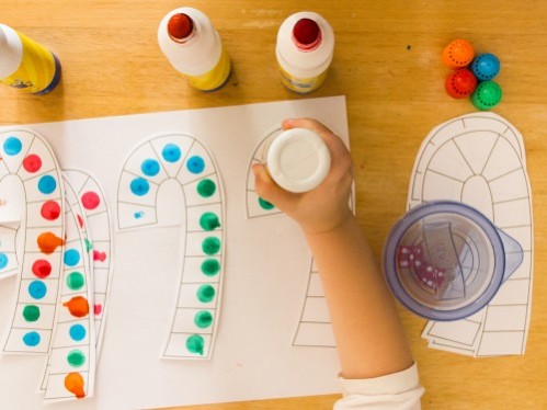 Teach numbers and counting with tot trays. Ideas for number cards, numbered cups and objects, printables, and dice activities.