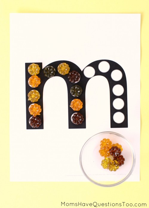15 toddler activities that use table scatter (also called math manipulatives). These teach counting, creativity, fine motor, and more!