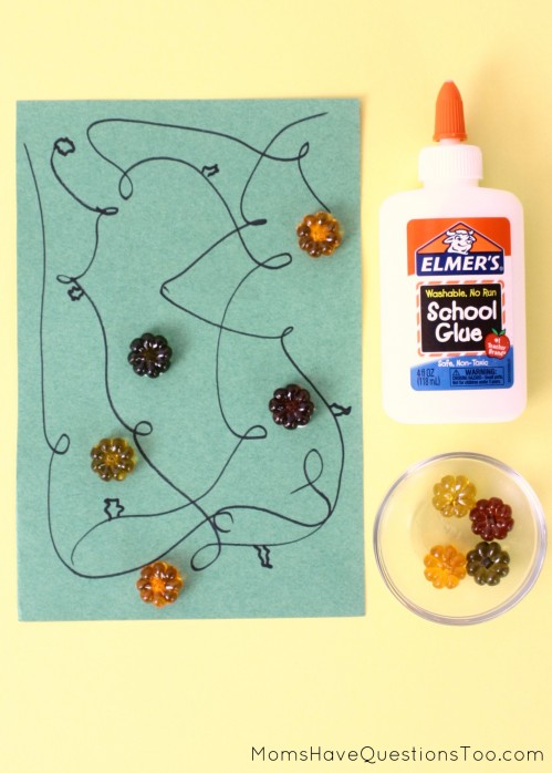 15 toddler activities that use table scatter (also called math manipulatives). These teach counting, creativity, fine motor, and more!