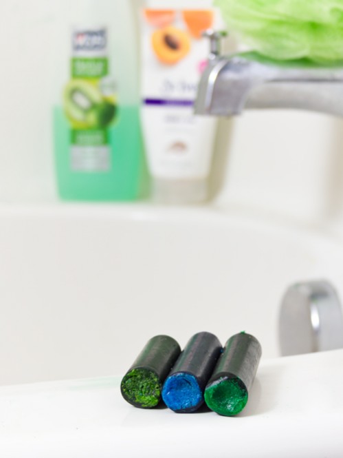 Homemade Bathtub Crayons Tutorial -- Moms Have Questions Too