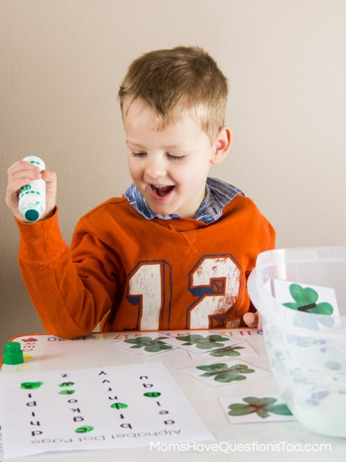 St Patrick's Day Sensory Bins and Treasure Hunts for Kids -- Moms Have Questions Too