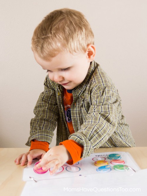 Free printable shape quiet book from Moms Have Questions Too - A great way for children to learn shapes!