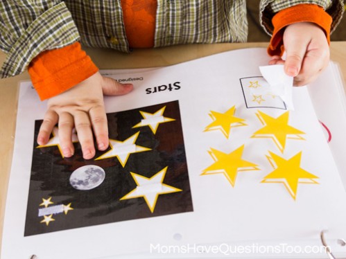 Free printable shape quiet book from Moms Have Questions Too - A great way for children to learn shapes!
