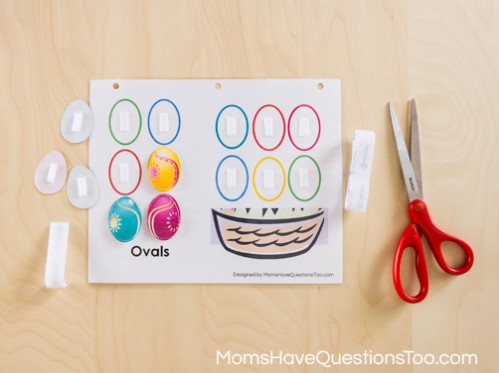 Free printable shape quiet book from Moms Have Questions Too - A great way for children to start learning shapes!