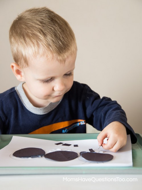 Paper Ant Craft - Bug Themed Tot School Trays - Moms Have Questions Too