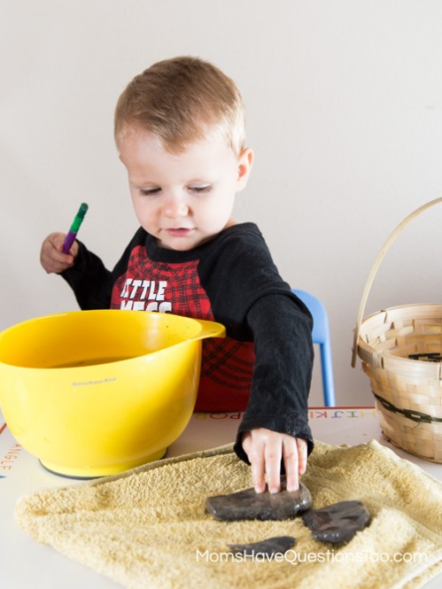 Cleaning rocks for a rock collection www.momshavequestionstoo.com