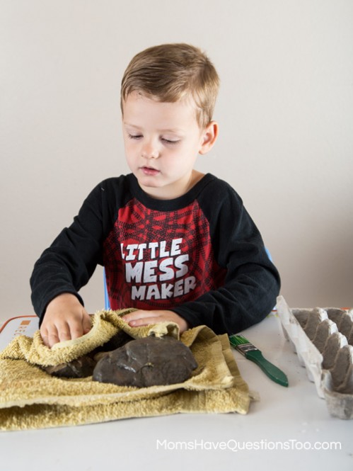 Drying off rocks for a rock collection www.momshavequestionstoo.com