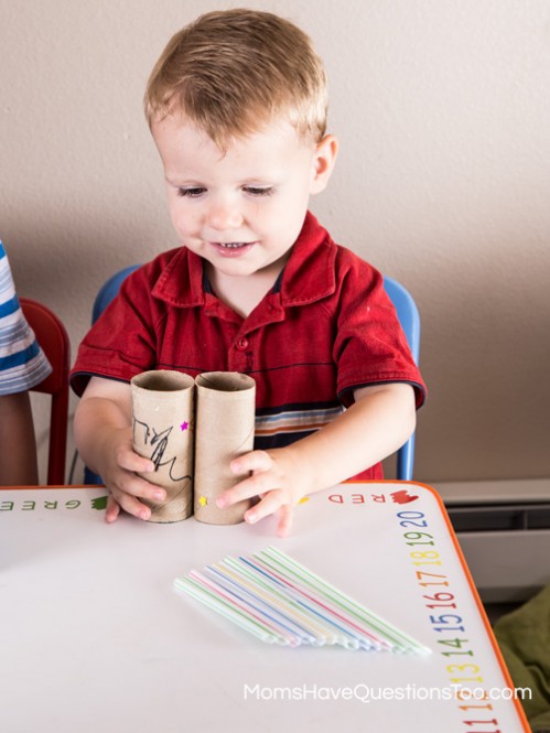 Toilet paper tube sticks - Toddler Music Activity - Homemade Instruments - momshavequestinostoo.com