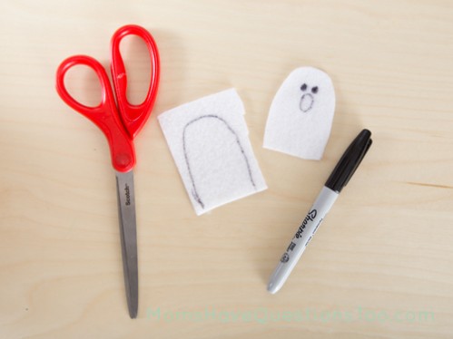 Make Felt Ghosts for a fun Halloween tree activity - Moms Have Questions Too