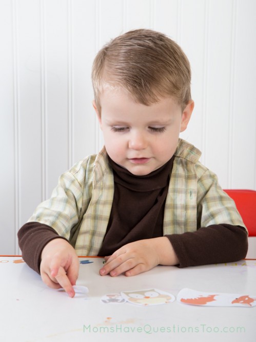 Size sorting activity to go with The Mitten by Jan Brett - Moms Have Questions Too